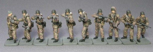 Image 0 of Caesar Miniatures 1/72 WWII German Infantry in Winter Gear (42)