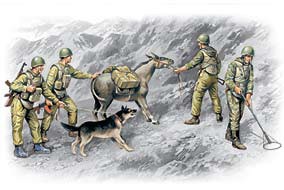 ICM Models 1/35 Soviet Sappers Soviet-Afghan War 1979-88 (4 Figures, Dog & Donke
