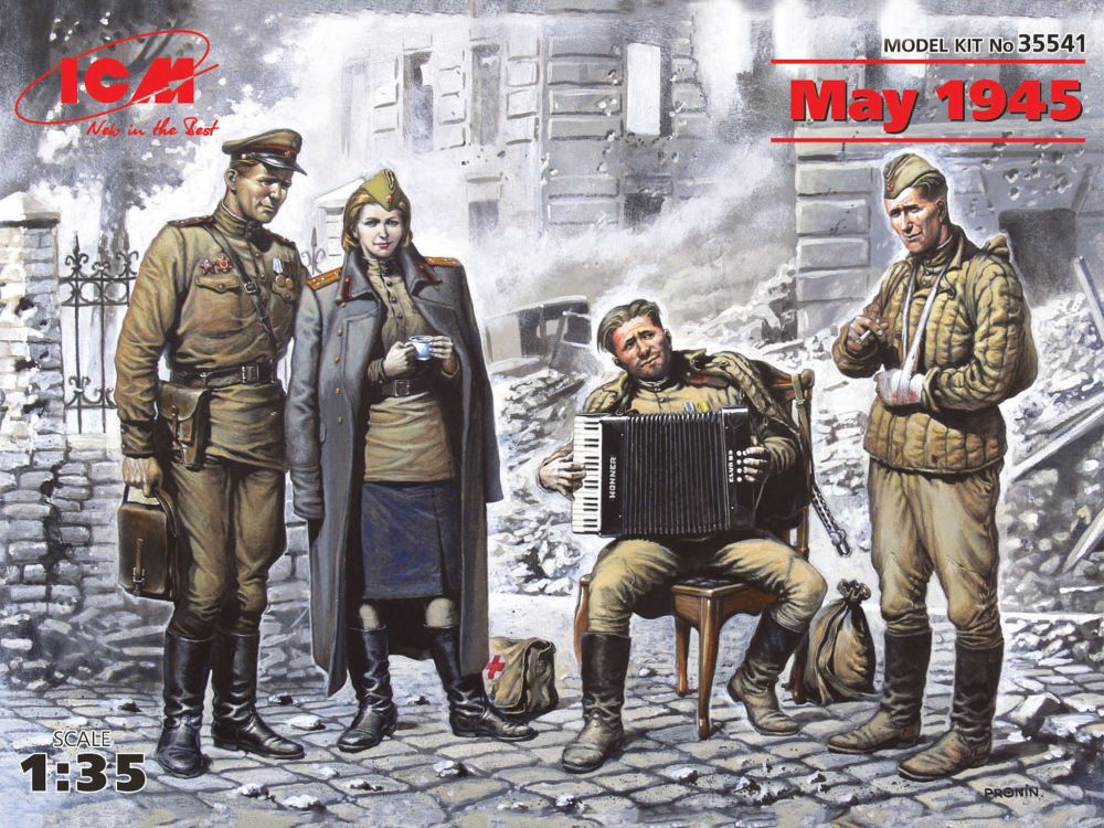 Image 0 of ICM Models 1/35 Soviet Military Men at Rest 1945 (3 & Woman)