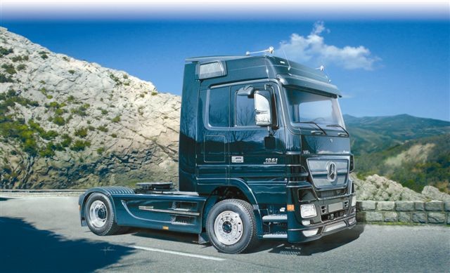 Image 0 of Italeri 1/24 Mercedes Benz Actros Black Edition Tractor Cab